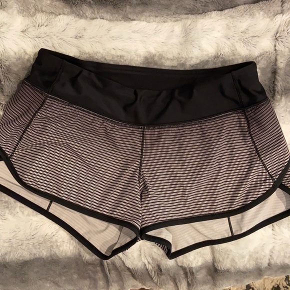 lululemon athletica Pants - LULULEMON SPEED SHORTS. Size 4. Like new condition
